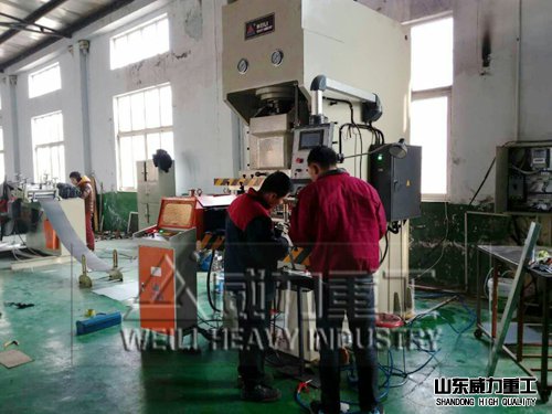 客戶使用伺服數控液壓沖床加工生產中