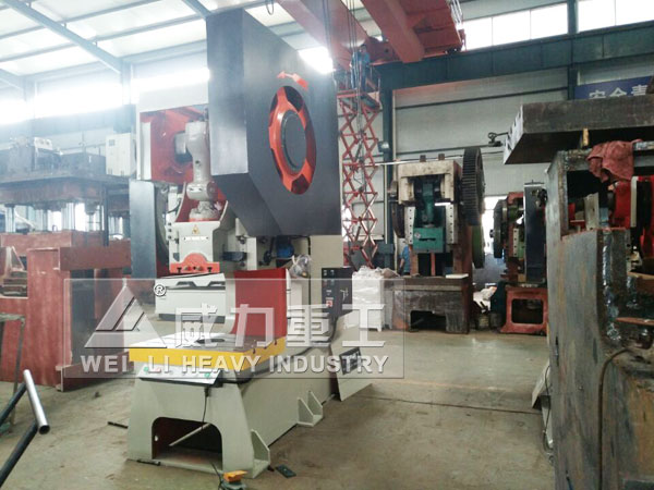 深喉100噸鋼板固定臺(tái)沖床