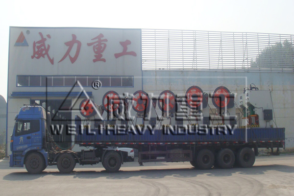 沖床裝車準備發(fā)貨