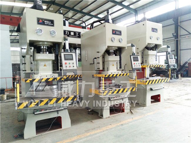 液壓沖床加工車間