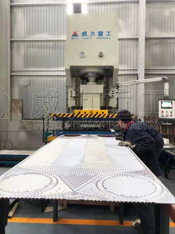 160噸油壓沖床客戶使用現(xiàn)場